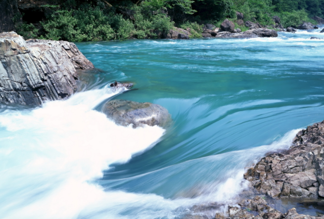 水質(zhì)監(jiān)測(cè)儀有效緩解水資源問題（水質(zhì)監(jiān)測(cè)儀實(shí)時(shí)監(jiān)測(cè)溶解氧、pH值、濁度）
